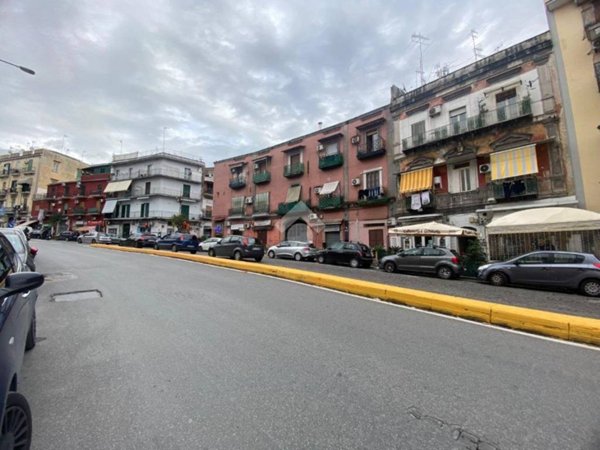appartamento in vendita a Napoli in zona San Carlo all'Arena