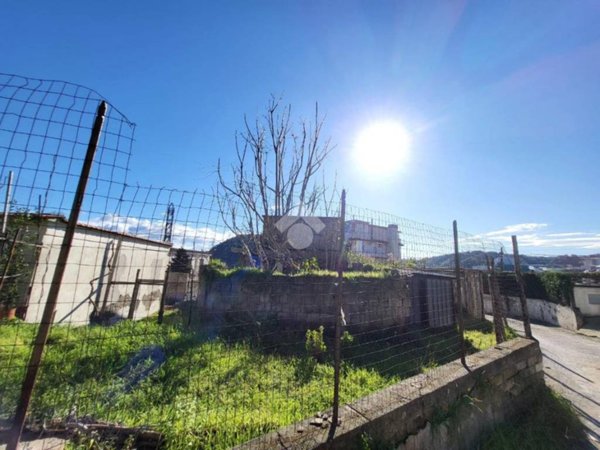 locale commerciale in vendita a Napoli in zona Bagnoli