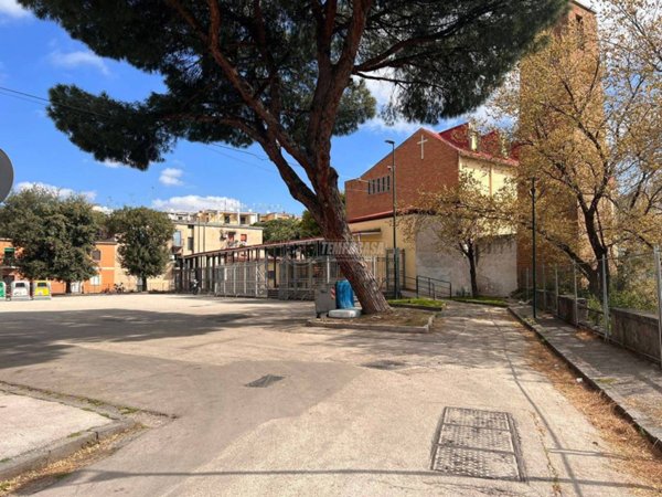 appartamento in vendita a Napoli in zona Fuorigrotta
