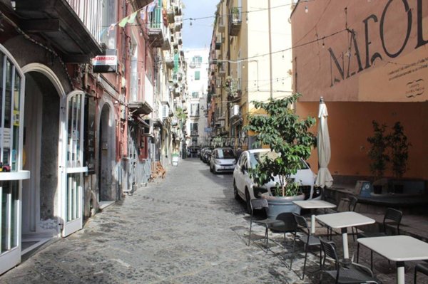 monolocale in vendita a Napoli in zona Chiaia