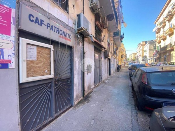negozio in vendita a Napoli in zona Bagnoli