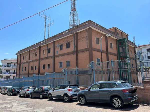 negozio in vendita a Napoli in zona Stella