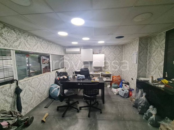 quadrivano in vendita a Napoli in zona San Carlo all'Arena