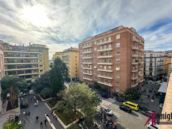 appartamento in vendita a Napoli in zona Chiaia