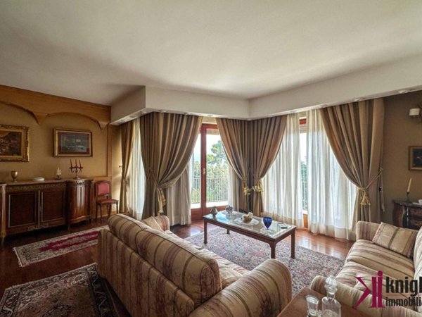 appartamento in vendita a Napoli in zona Posillipo