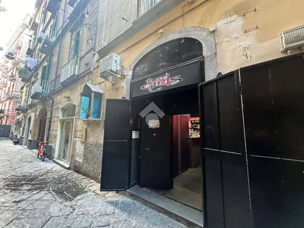 monolocale in vendita a Napoli in zona Chiaia