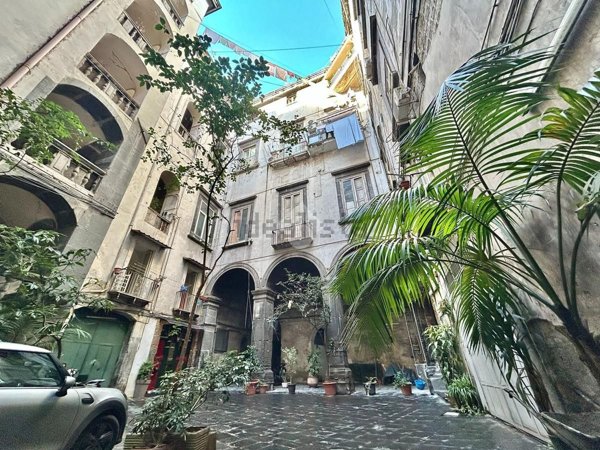 appartamento in vendita a Napoli in zona San Lorenzo