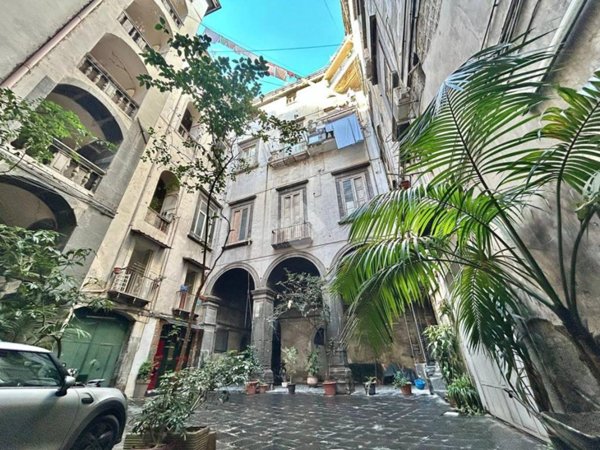 appartamento in vendita a Napoli in zona San Lorenzo