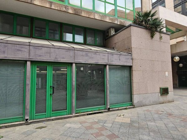 negozio in vendita a Napoli in zona Poggioreale