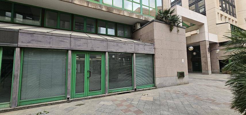 locale commerciale in vendita a Napoli