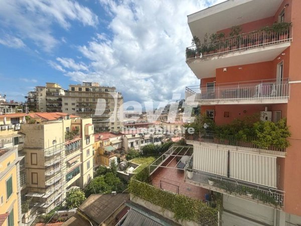 appartamento in vendita a Napoli in zona Chiaia