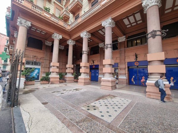 appartamento in vendita a Napoli in zona Chiaia