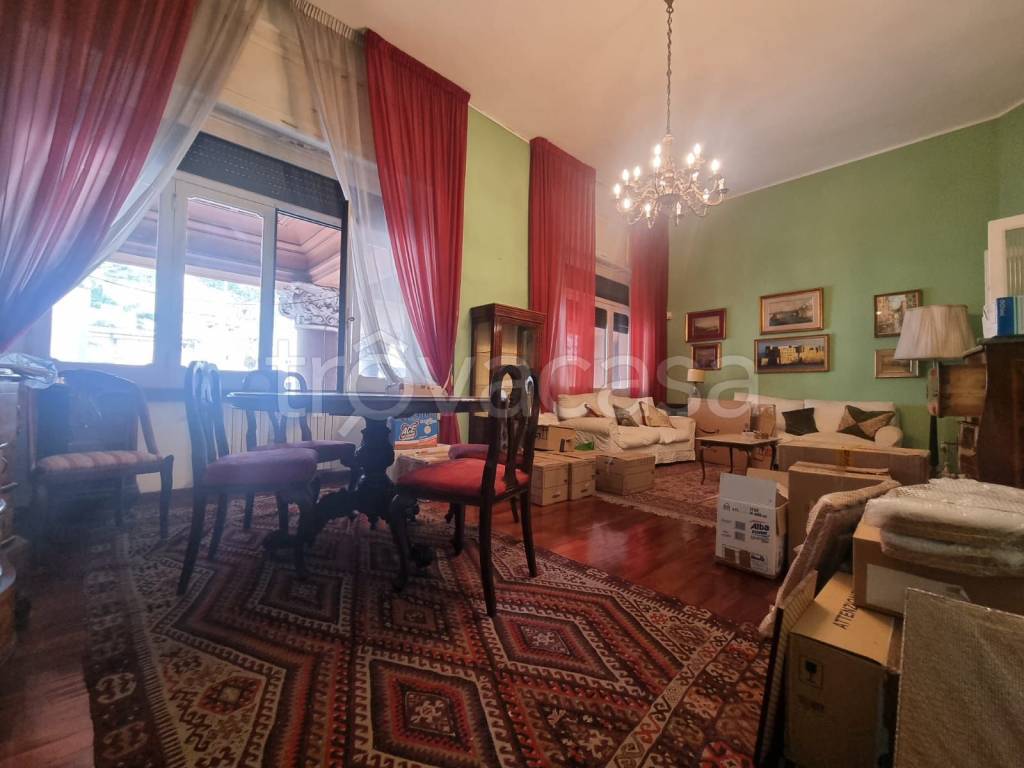 appartamento in vendita a Napoli in zona Chiaia