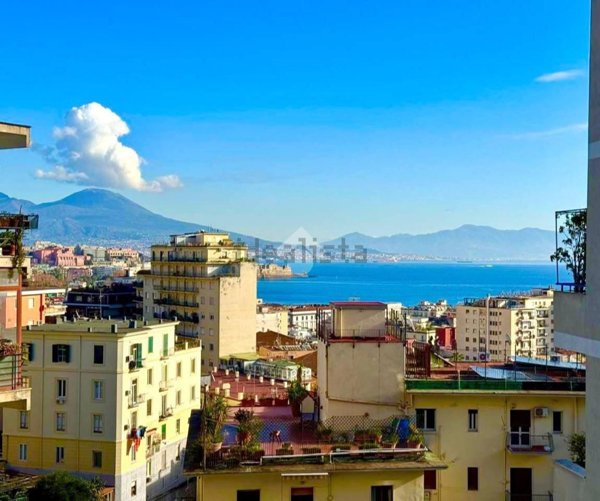 appartamento in vendita a Napoli in zona Chiaia