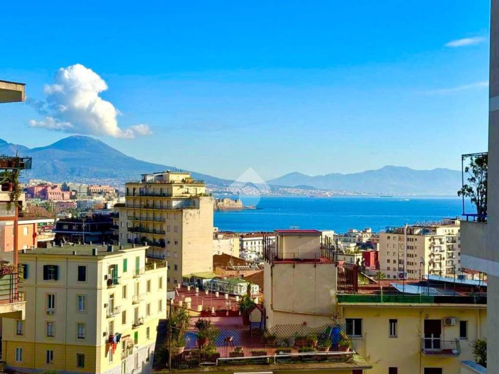 appartamento in vendita a Napoli in zona Chiaia