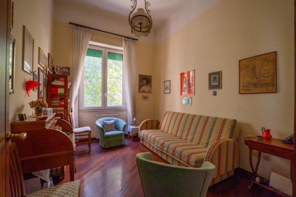 appartamento in vendita a Napoli in zona Chiaia