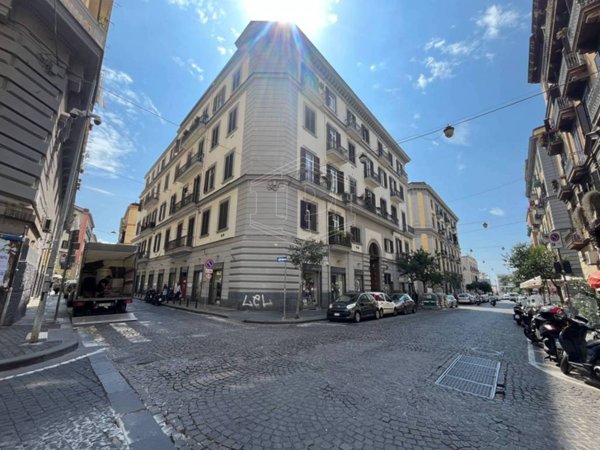 negozio in vendita a Napoli in zona Pendino / San Giuseppe