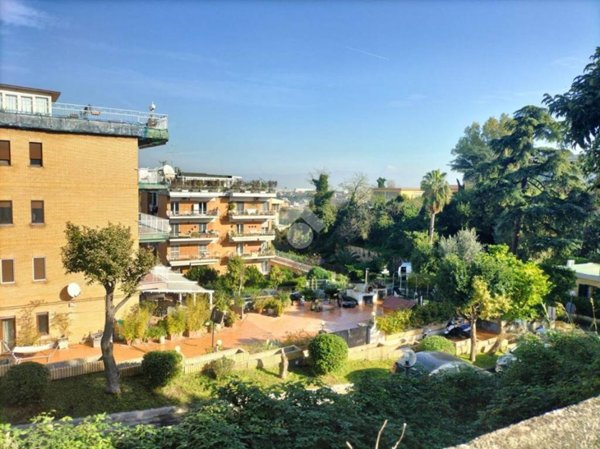 appartamento in vendita a Napoli in zona San Carlo all'Arena