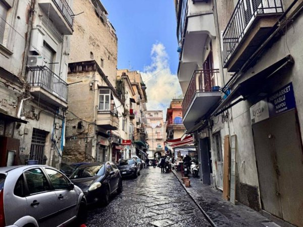 appartamento in vendita a Napoli in zona Pendino / San Giuseppe