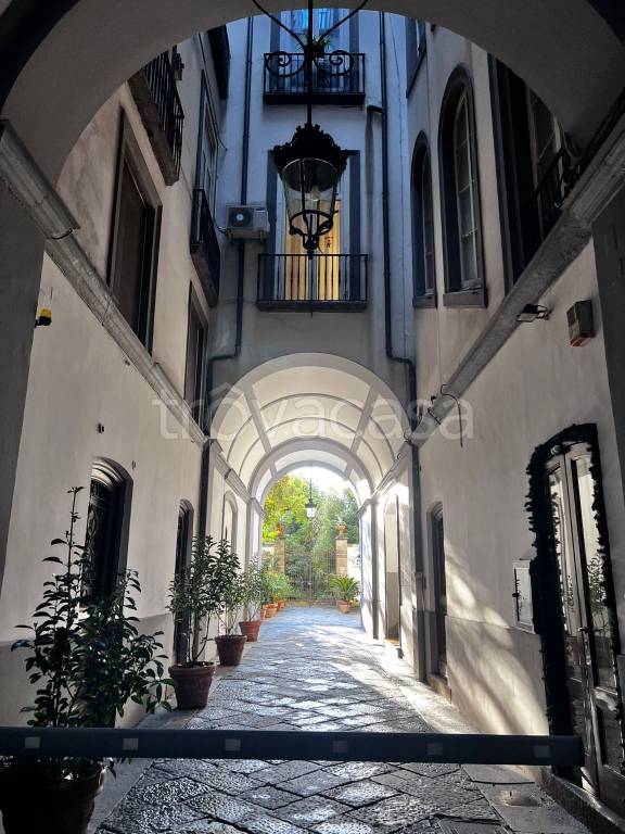 appartamento in vendita a Napoli in zona Chiaia