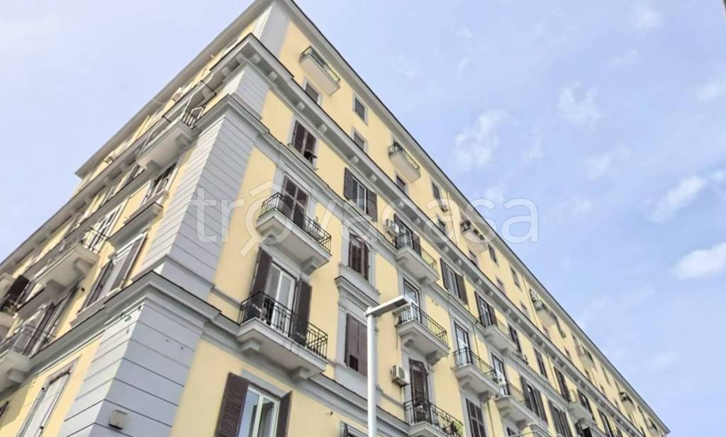 locale commerciale in vendita a Napoli