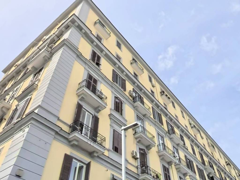 locale commerciale in vendita a Napoli