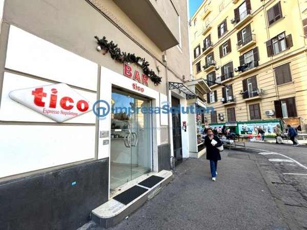 negozio in vendita a Napoli in zona Arenella