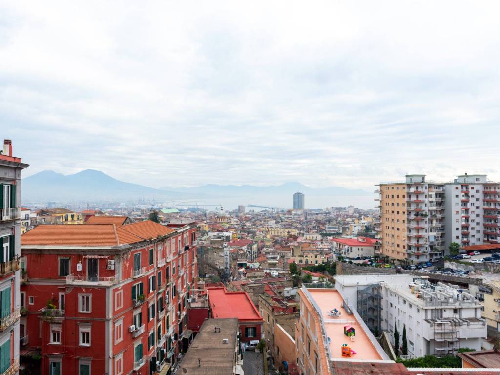 appartamento in vendita a Napoli in zona Chiaia