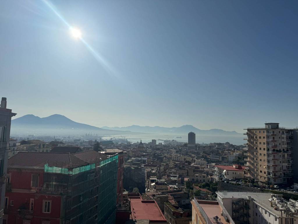 appartamento in vendita a Napoli in zona Chiaia