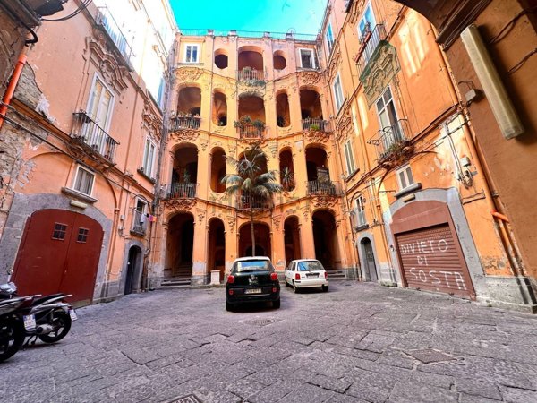 locale commerciale in vendita a Napoli