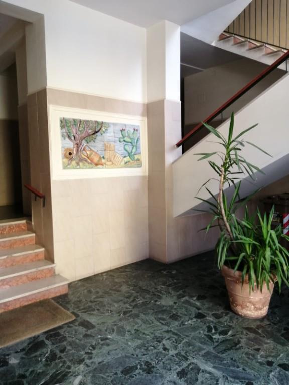 appartamento in vendita a Napoli in zona San Carlo all'Arena