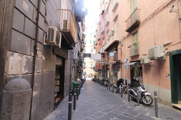 appartamento in vendita a Napoli in zona Chiaia