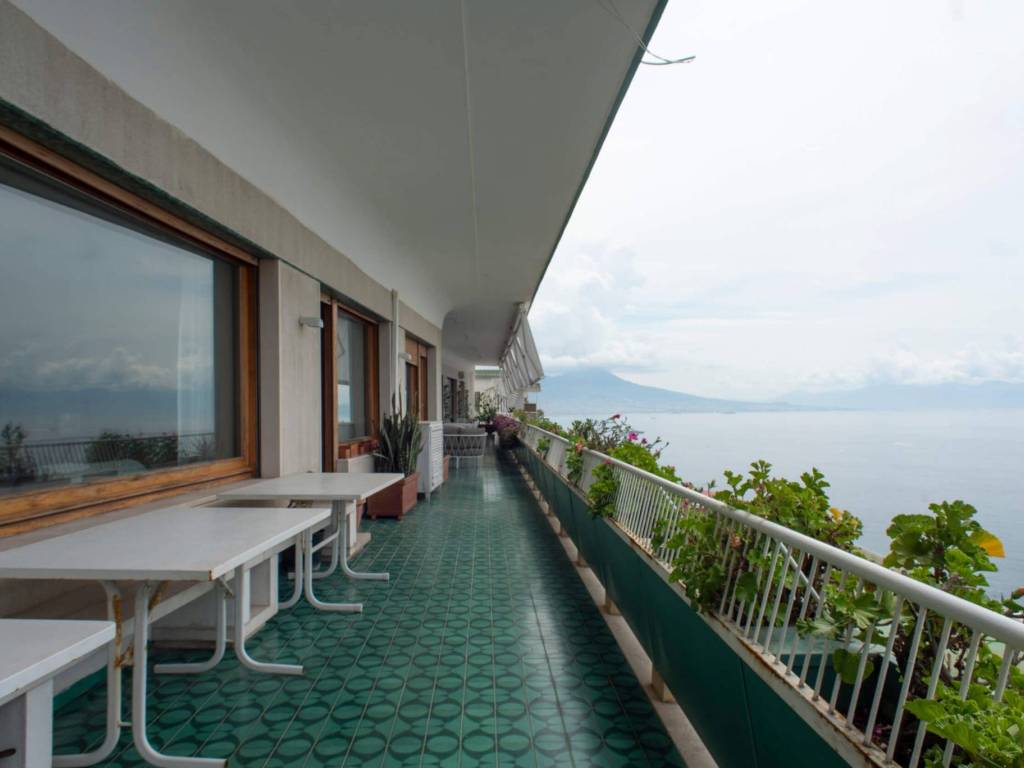 appartamento in vendita a Napoli in zona Posillipo