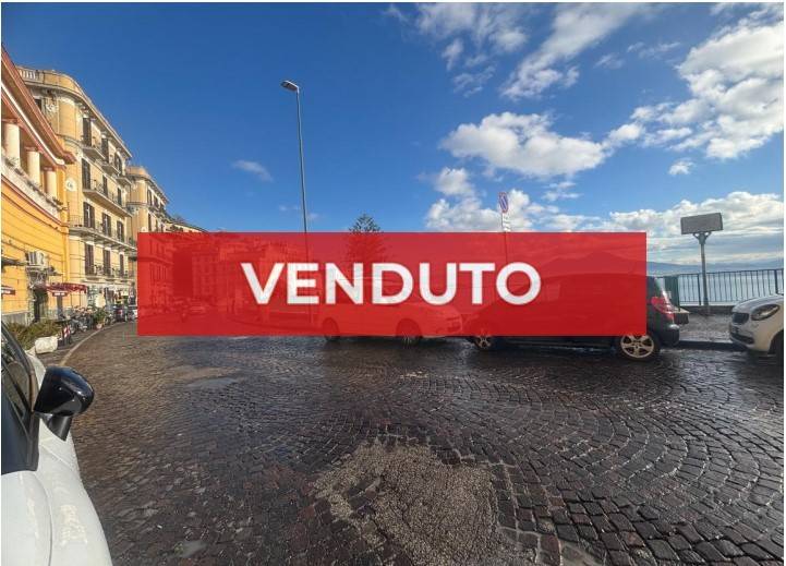 appartamento in vendita a Napoli in zona Posillipo