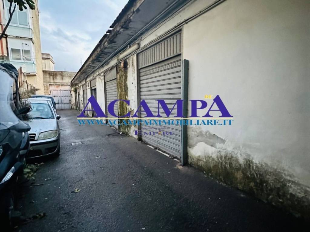 negozio in vendita a Napoli in zona Secondigliano