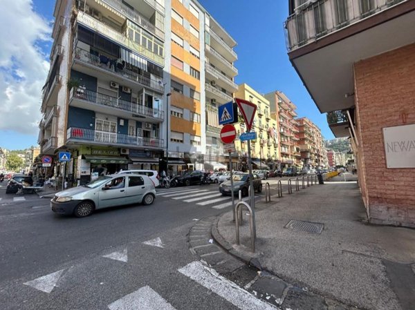 locale commerciale in vendita a Napoli in zona Fuorigrotta
