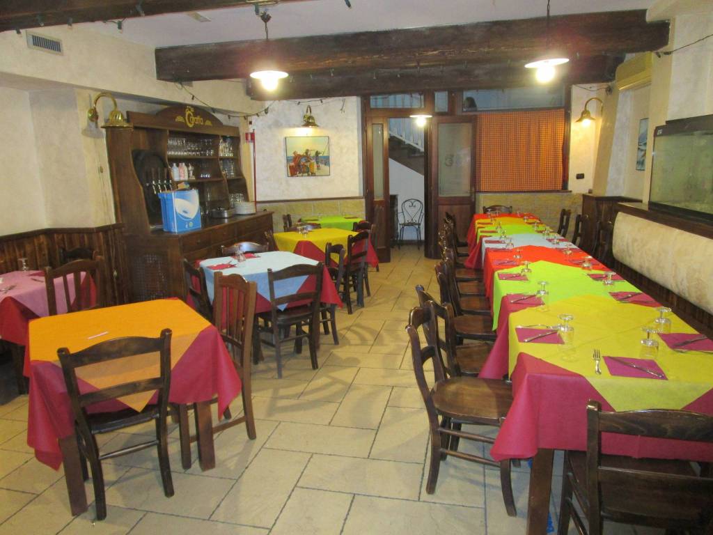 negozio in vendita a Napoli in zona Pianura