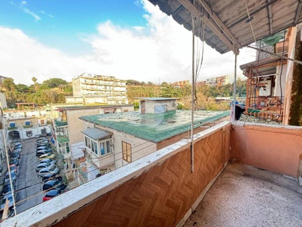 appartamento in vendita a Napoli in zona San Carlo all'Arena