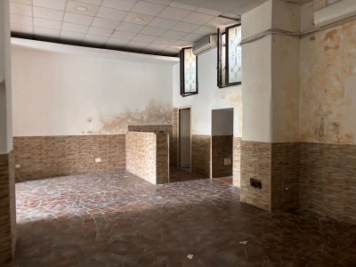 negozio in vendita a Napoli in zona Bagnoli