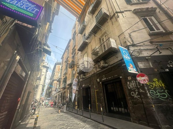 locale commerciale in vendita a Napoli