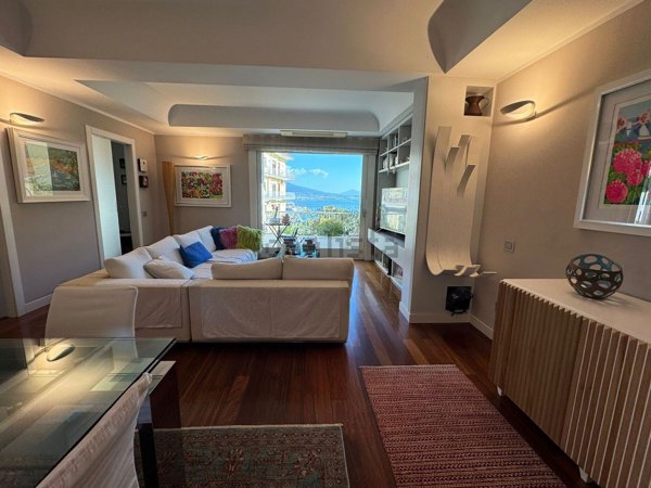 appartamento in vendita a Napoli in zona Chiaia