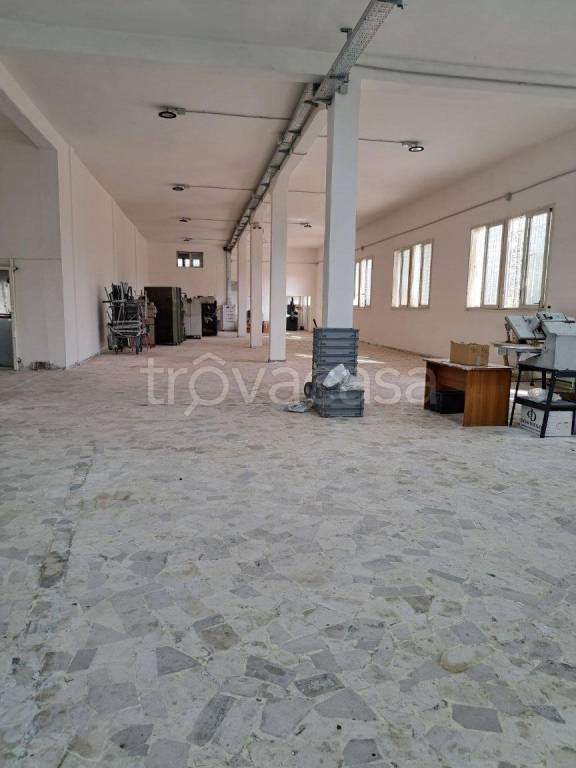 negozio in vendita a Napoli in zona Piscinola