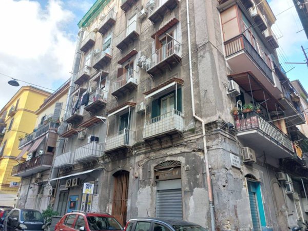 locale commerciale in vendita a Napoli