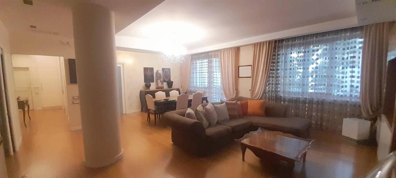appartamento in vendita a Napoli in zona Chiaia