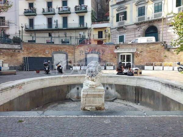 appartamento in vendita a Napoli in zona Chiaia