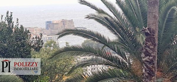 appartamento in vendita a Napoli in zona Chiaia
