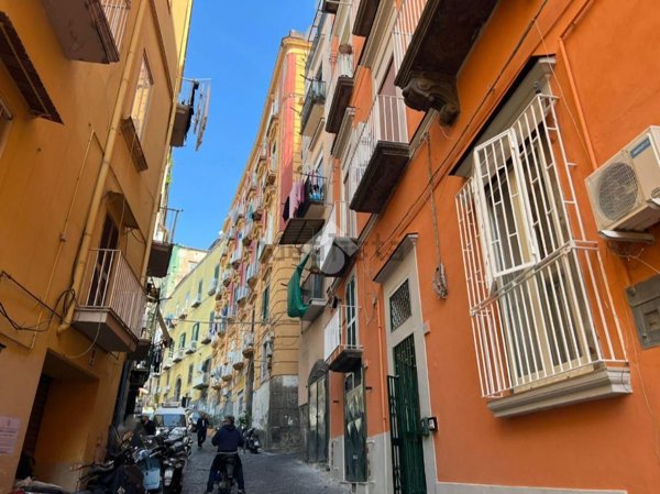 locale di sgombero in vendita a Napoli