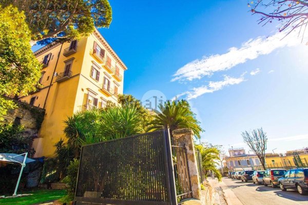 appartamento in vendita a Napoli in zona Vomero
