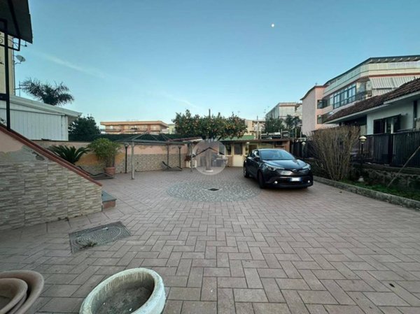 appartamento in vendita a Napoli in zona Barra