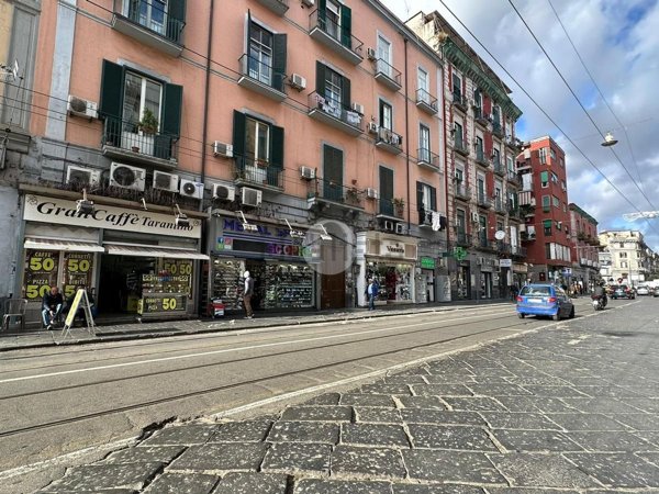locale commerciale in vendita a Napoli in zona Pendino / San Giuseppe